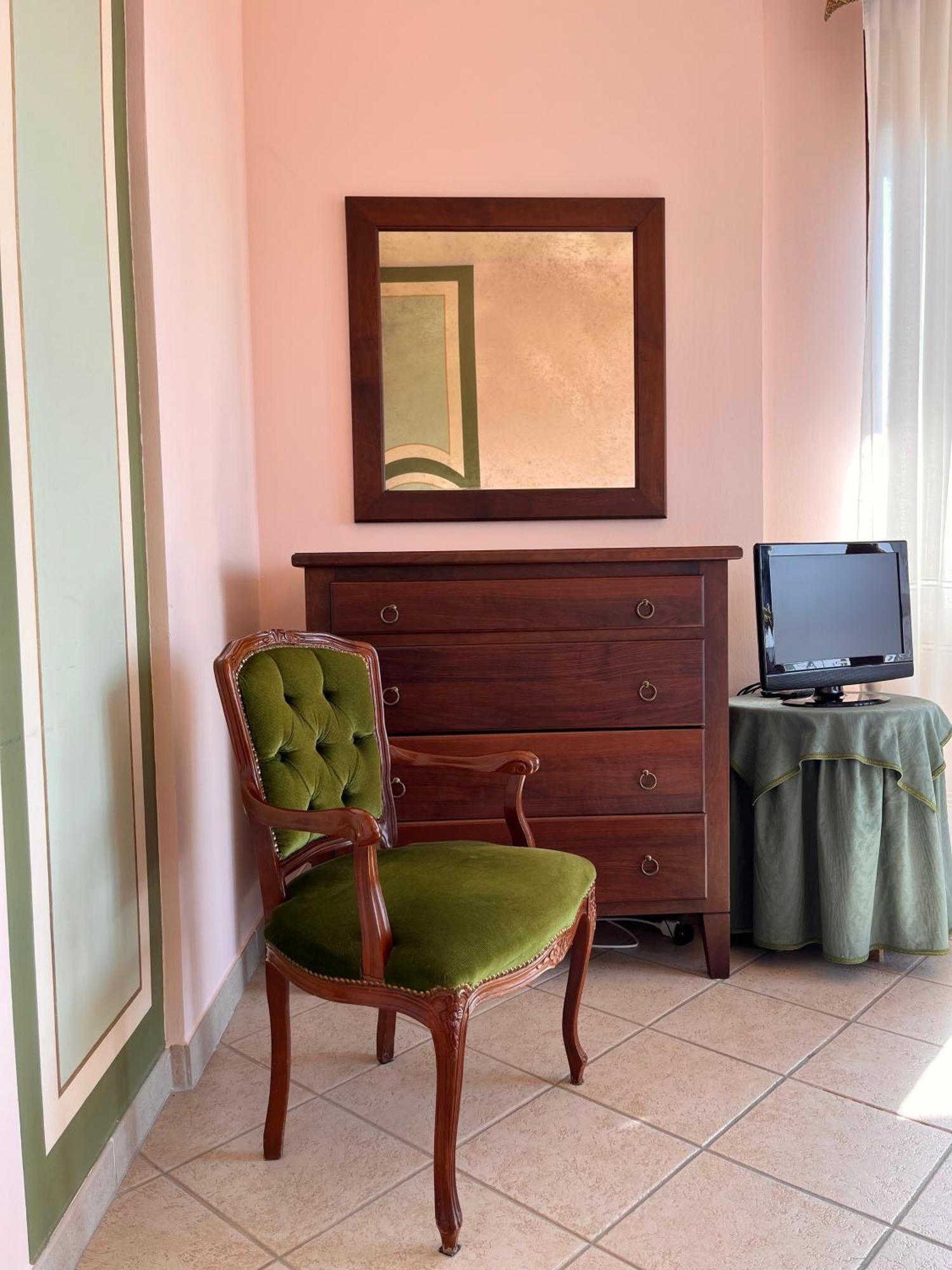 Belvedere Bike Hotel Montà Δωμάτιο φωτογραφία